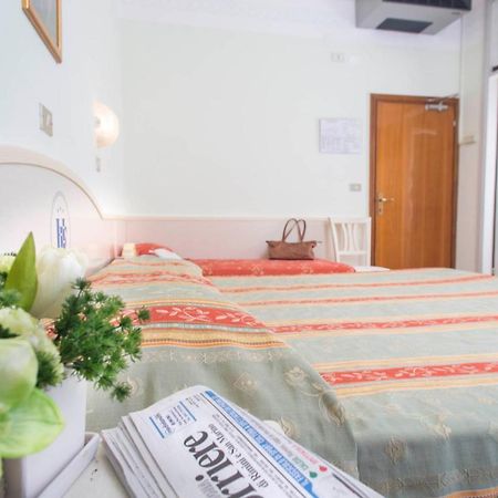 Hotel Franca Bellaria-Igea Marina Zewnętrze zdjęcie